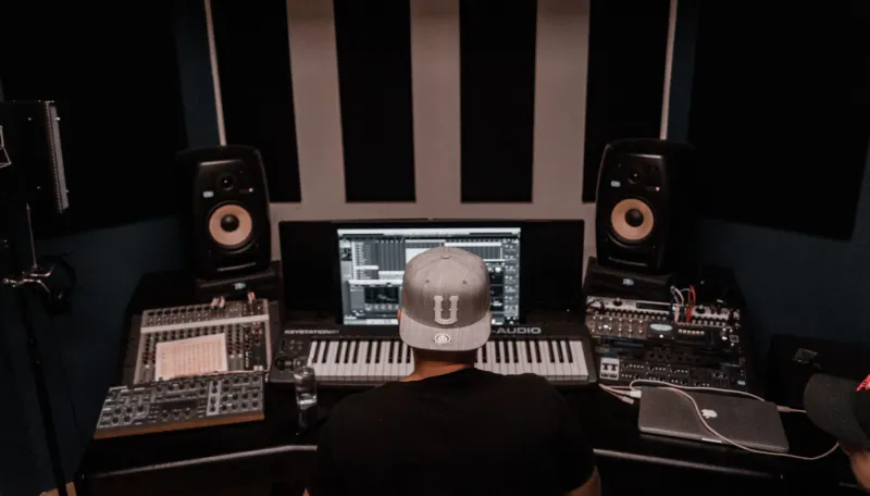 Press Play on the Robot: How AI Music Tools Are Reshaping Electronic Production Without Replacing the Producer
