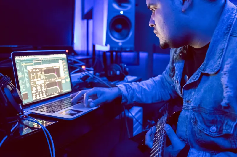 Off the Grid: Why the Best Electronic Producers in 2025 Are Deliberately Playing It Wrong